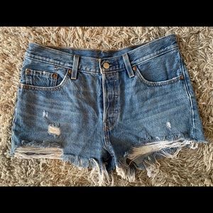 LIGHTLY WORN LEVIS JEAN SHORTS